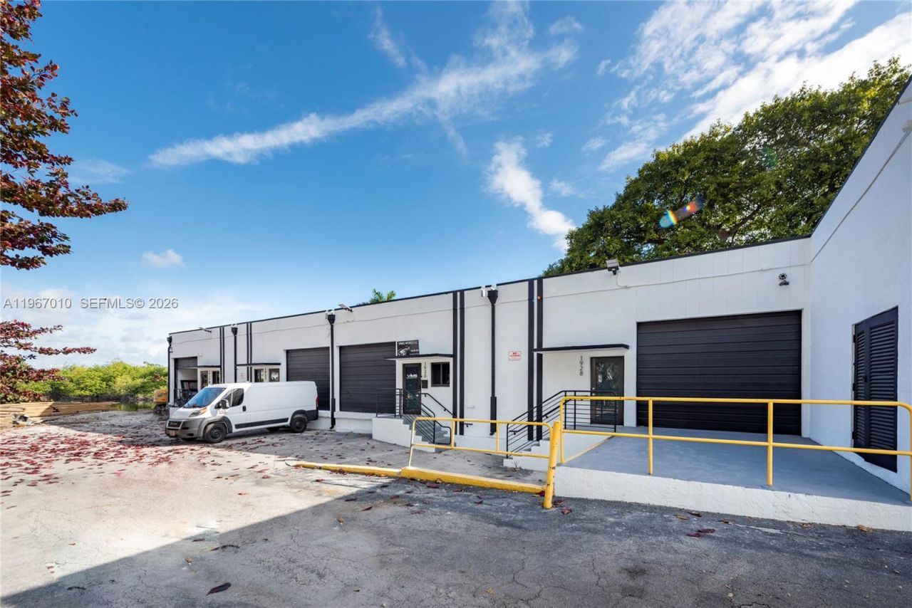 1920-1936 Stirling Rd , Dania Beach, FL 33004 Photo