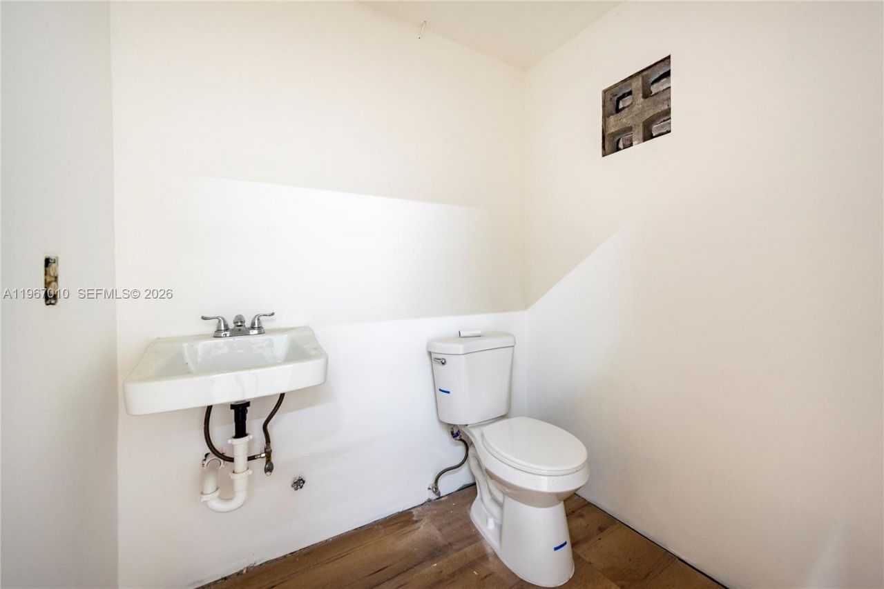 1920-1936 Stirling Rd , Dania Beach, FL 33004 Photo