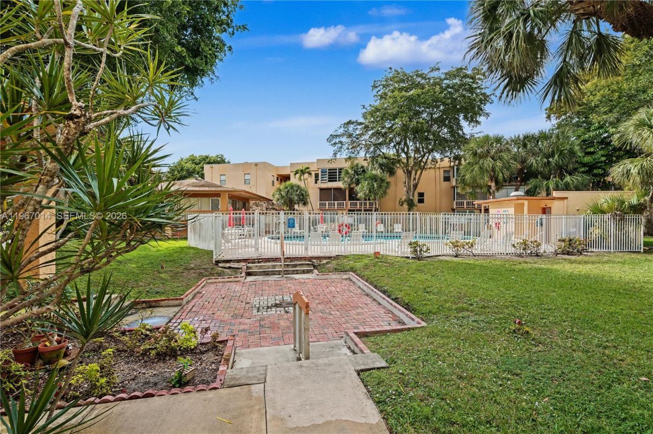 8380 Lagos De Campo Blvd, Unit 307, Tamarac, FL 33321 Photo