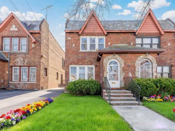 20612 50th Avenue, Oakland Gardens, NY 11364