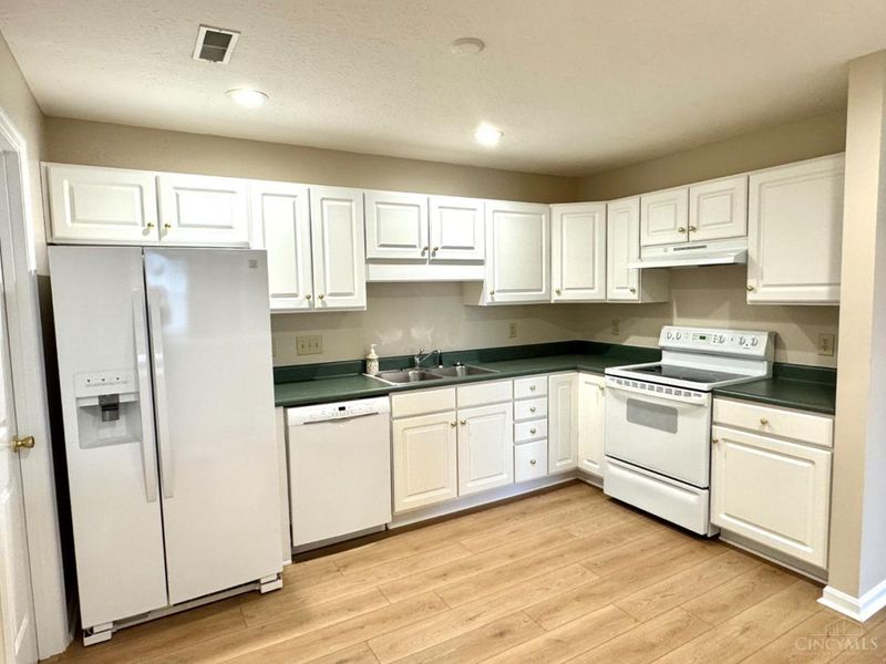 4941 N Arbor Woods Court, Unit 301, Cincinnati, OH 45248 Photo 16