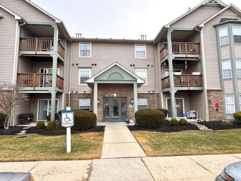 4941 N Arbor Woods Court, Unit 301, Cincinnati, OH 45248 Photo 2