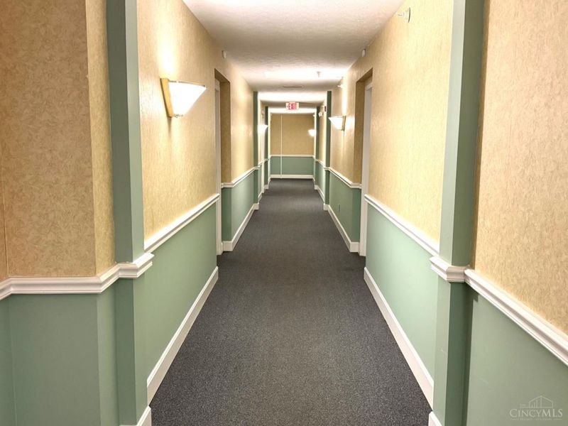 4941 N Arbor Woods Court, Unit 301, Cincinnati, OH 45248 Photo 4