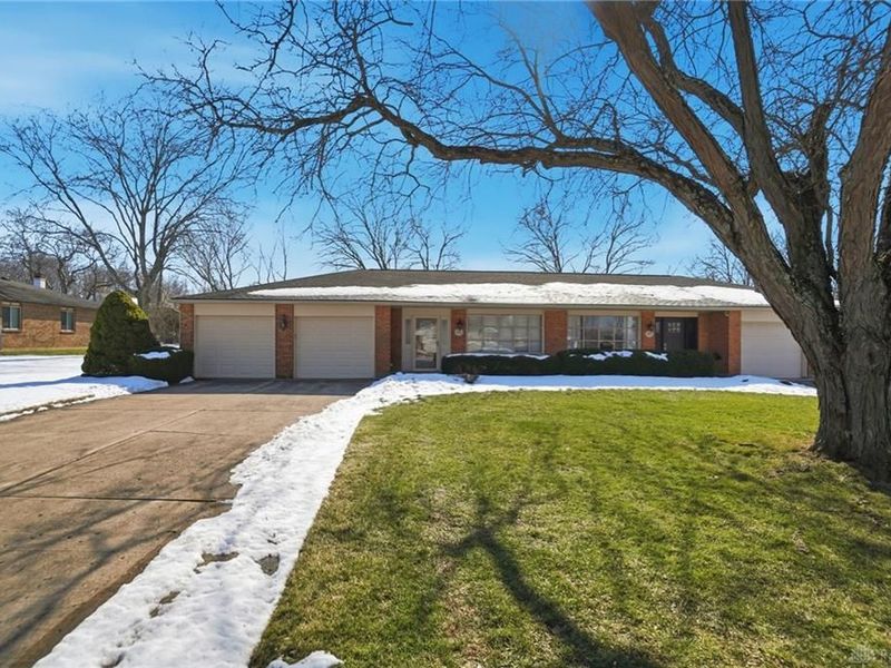 332 Kimbary Drive, Washington Township, OH 45458 Photo 2