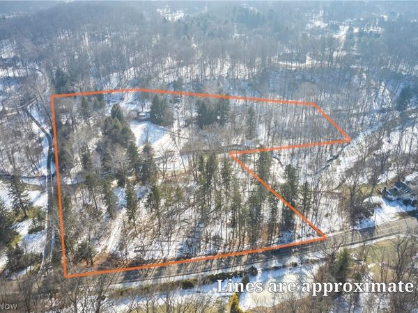 3166 Yellow Creek Road, Akron, OH 44333