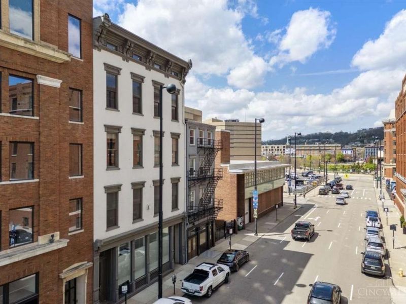 813 Broadway Street, Unit 204, Cincinnati, OH 45202 Photo 2