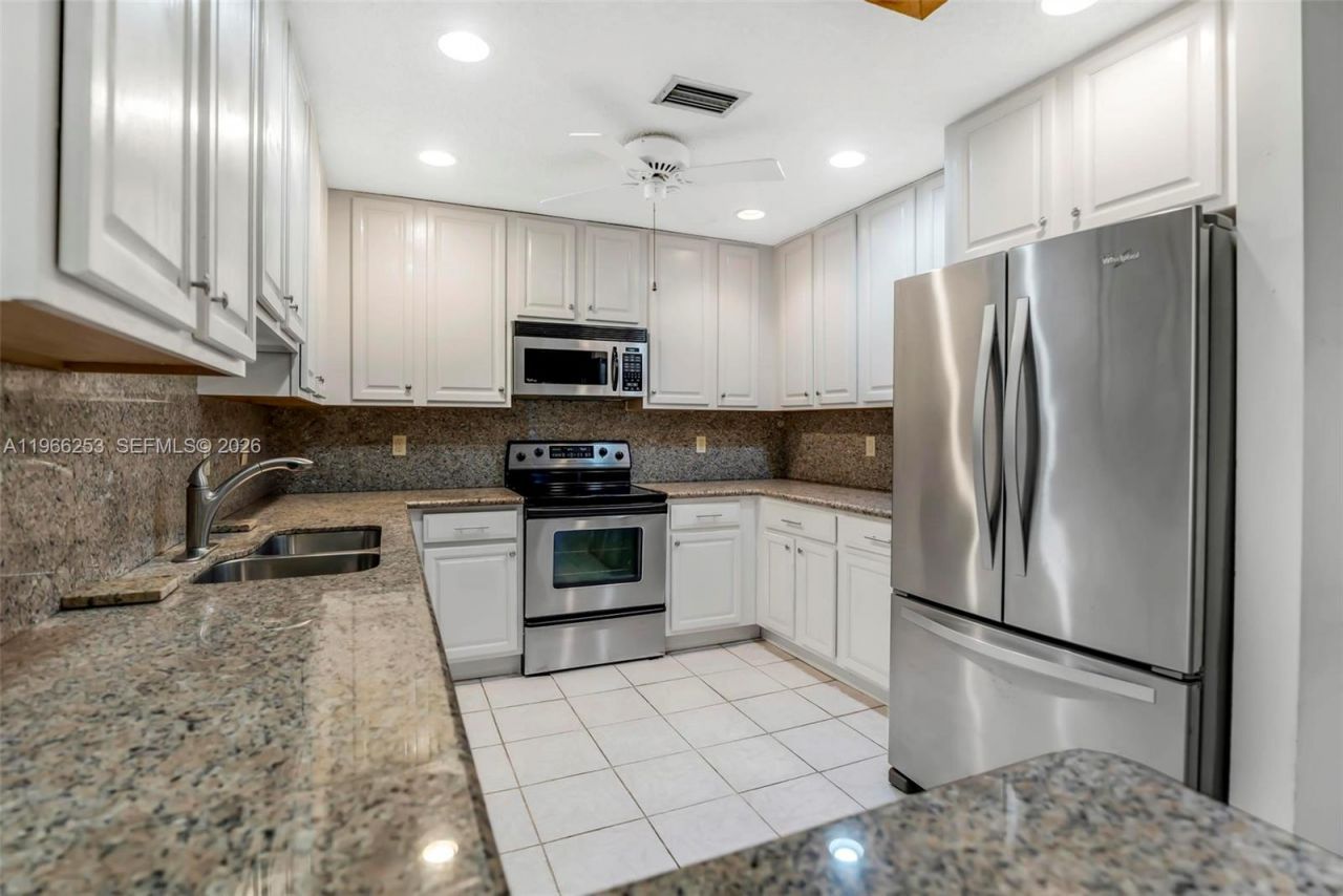 6581 Riparian Rd, Lake Worth, FL 33462 Photo