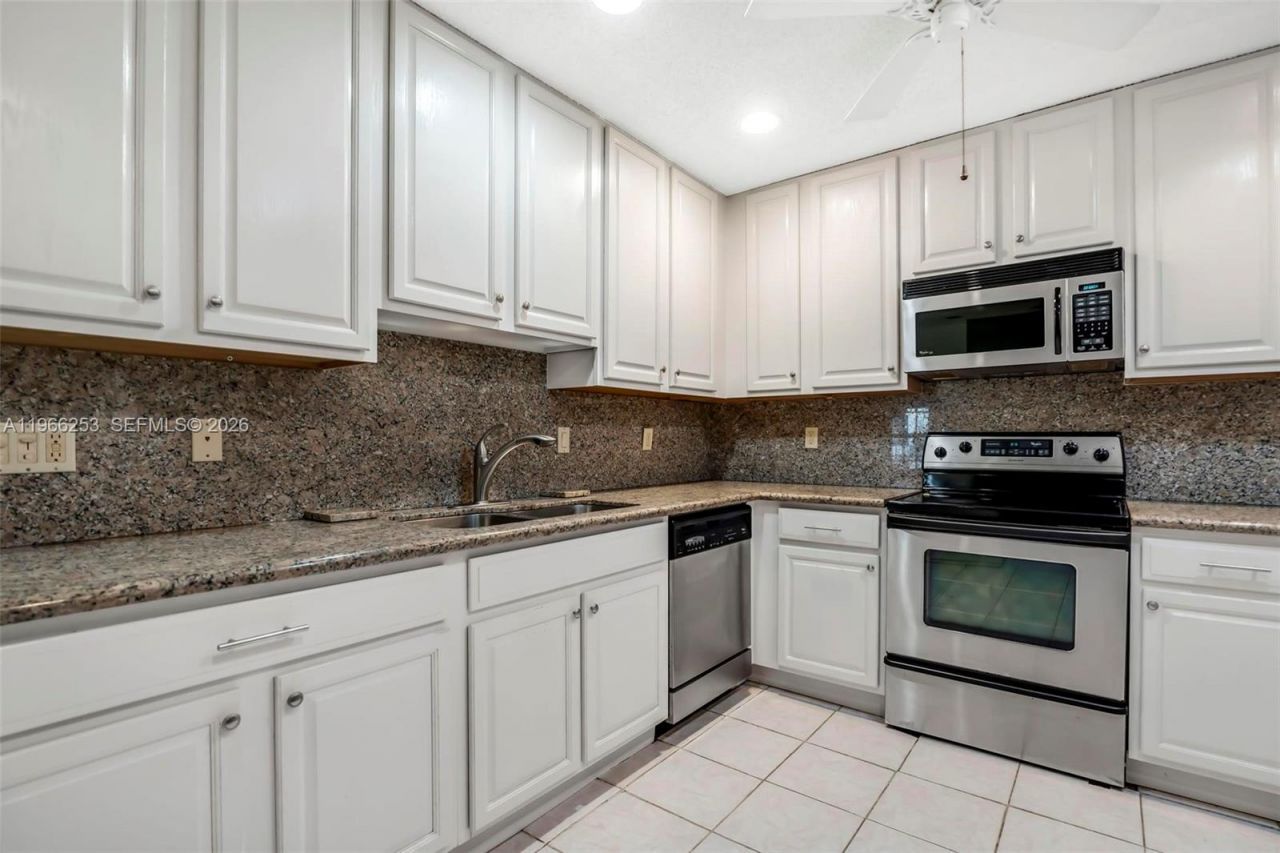 6581 Riparian Rd, Lake Worth, FL 33462 Photo