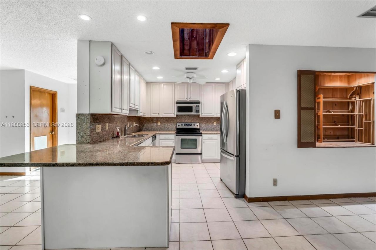 6581 Riparian Rd, Lake Worth, FL 33462 Photo