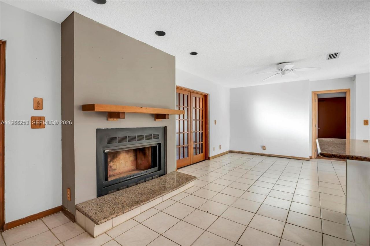 6581 Riparian Rd, Lake Worth, FL 33462 Photo