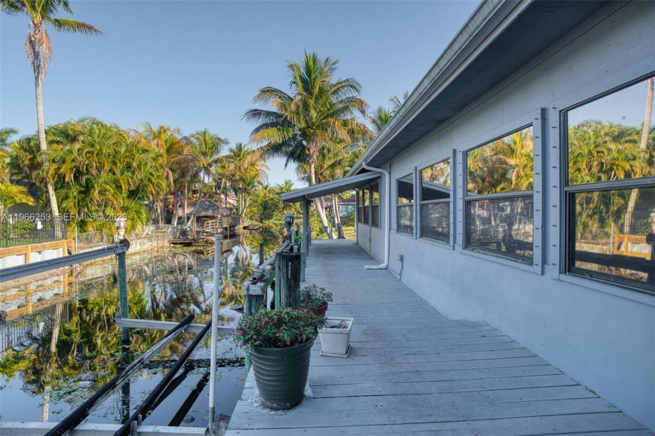 6581 Riparian Rd, Lake Worth, FL 33462 Photo