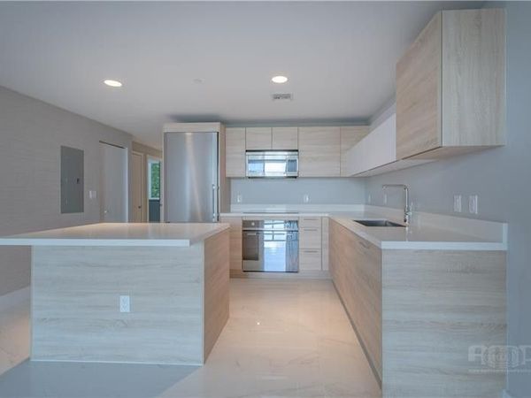 16385 Biscayne Blvd, Unit 405, Aventura, FL 33160