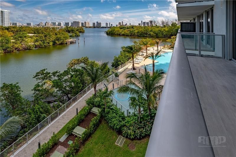 16385 Biscayne Boulevard, Unit 405, Aventura, FL 33160 Photo