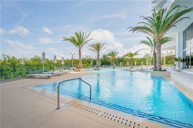 16385 Biscayne Boulevard, Unit 405, Aventura, FL 33160 Photo