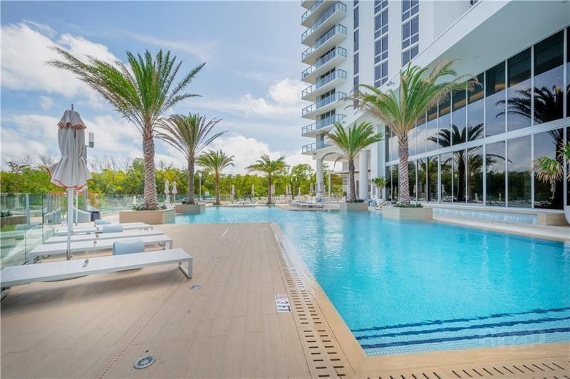 16385 Biscayne Boulevard, Unit 405, Aventura, FL 33160 Photo