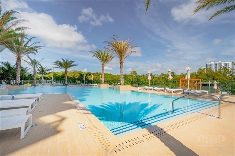 16385 Biscayne Boulevard, Unit 405, Aventura, FL 33160 Photo