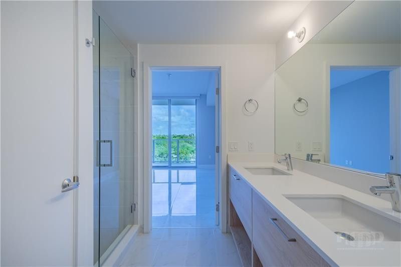 16385 Biscayne Boulevard, Unit 405, Aventura, FL 33160 Photo