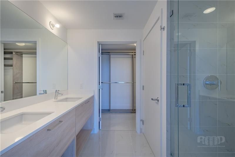 16385 Biscayne Boulevard, Unit 405, Aventura, FL 33160 Photo