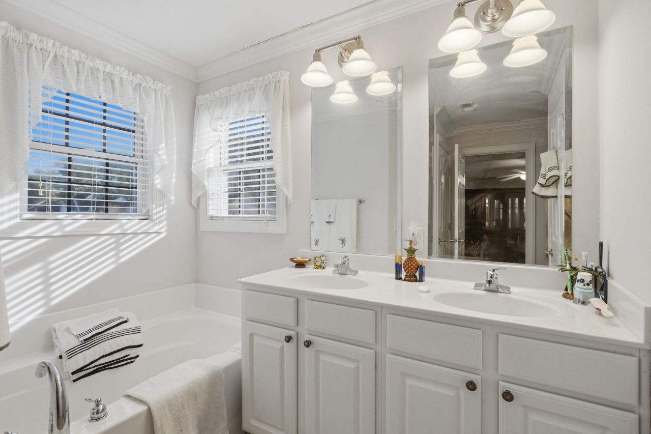 100 Murphy Way Photo 13