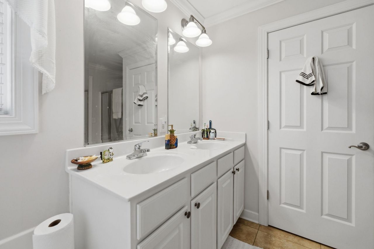 100 Murphy Way Photo 15