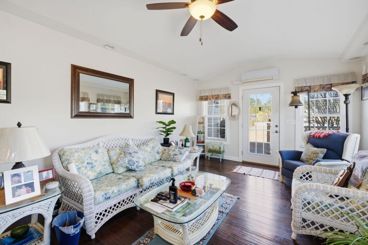 100 Murphy Way Photo 21