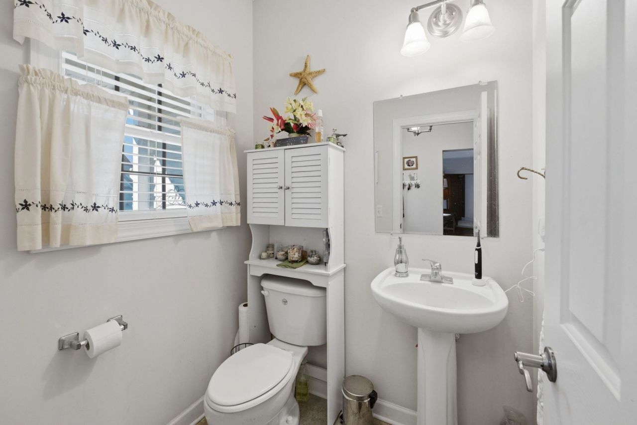 100 Murphy Way Photo 25