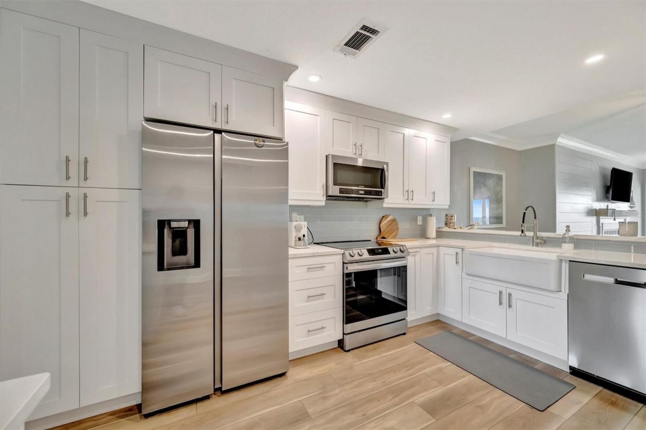 1582 Gulf Boulevard, Unit 1507, Clearwater Beach, FL 33767 Photo