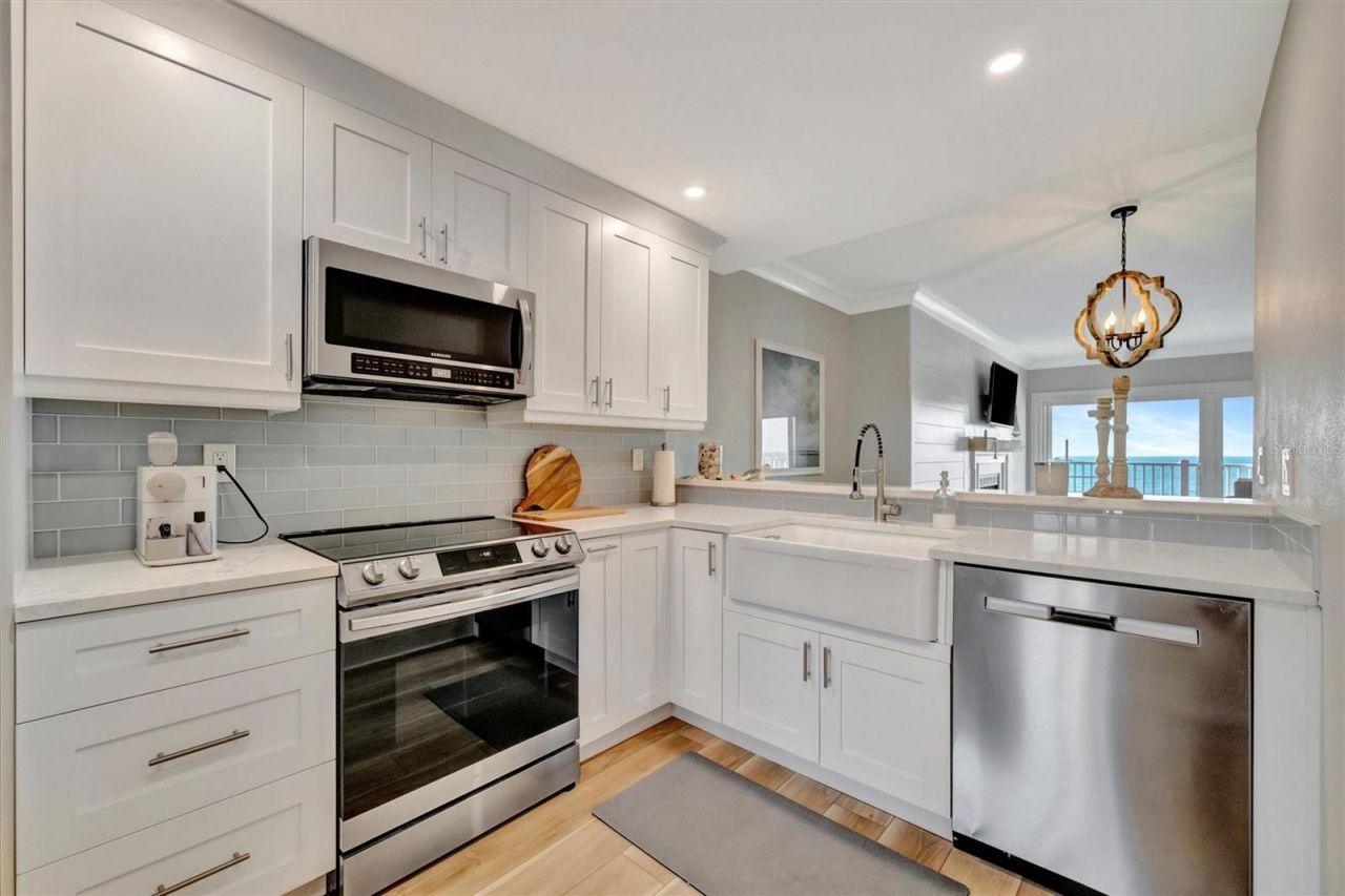 1582 Gulf Boulevard, Unit 1507, Clearwater Beach, FL 33767 Photo