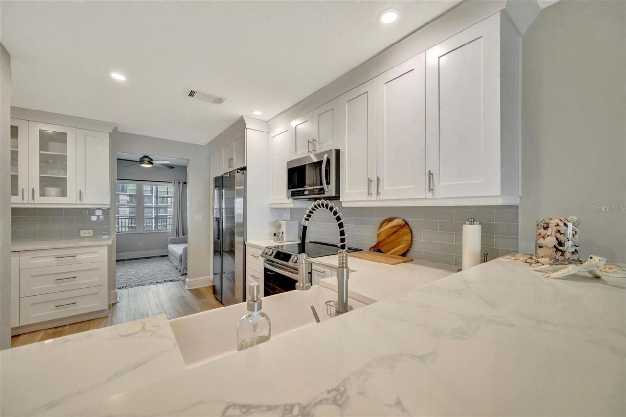 1582 Gulf Boulevard, Unit 1507, Clearwater Beach, FL 33767 Photo