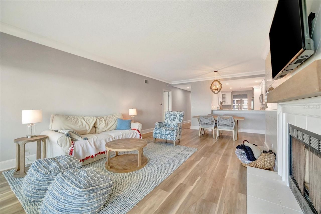 1582 Gulf Boulevard, Unit 1507, Clearwater Beach, FL 33767 Photo