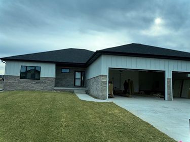 8825 Ranch Gate Road, Lincoln, NE 68510