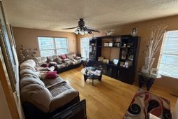 604 Henry St. photo 4