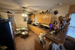 604 Henry St. photo 4