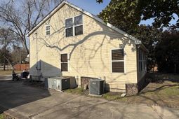 604 Henry St. photo 4