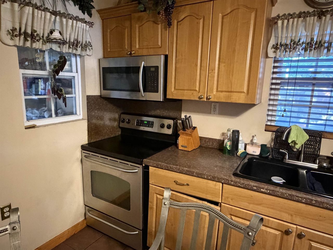 604 Henry St. Photo 6