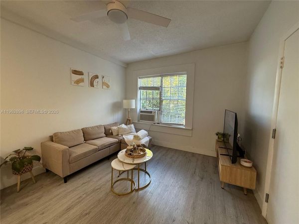 842 Meridian Ave, Unit 3H, Miami Beach, FL 33139