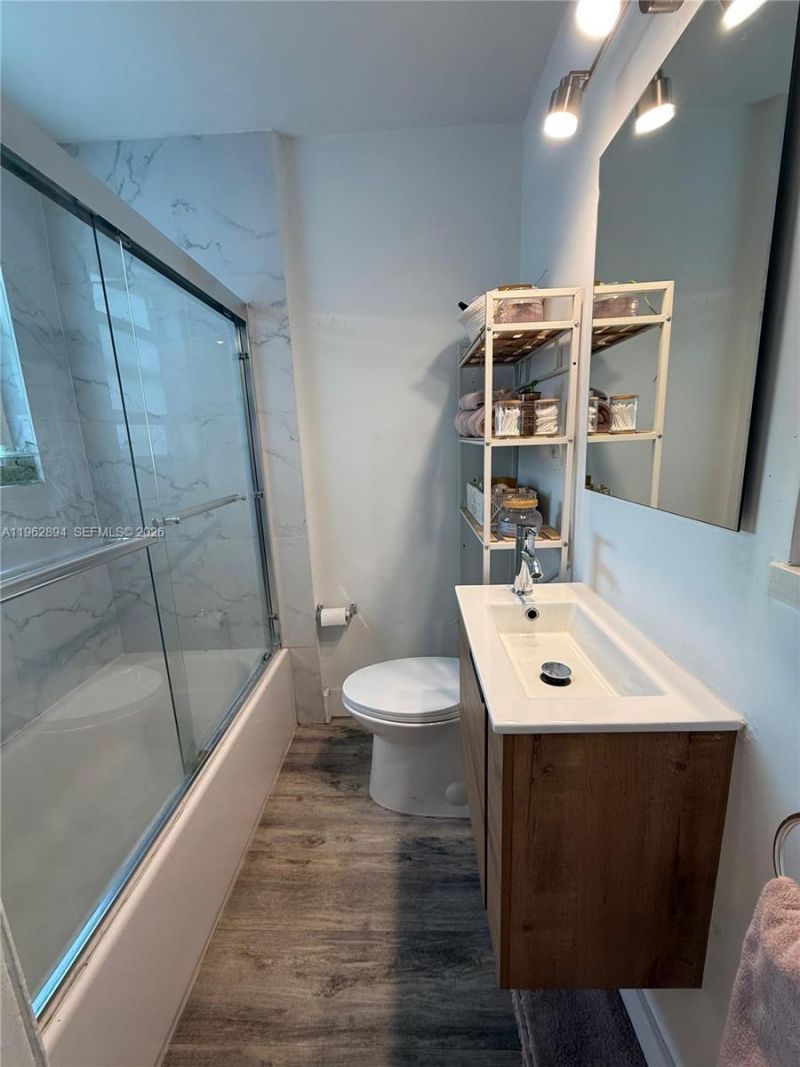 842 Meridian Ave, Unit 3H, Miami Beach, FL 33139 Photo