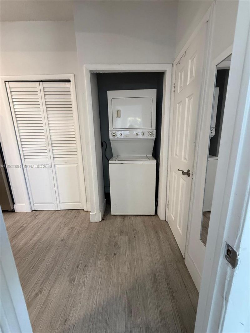 842 Meridian Ave, Unit 3H, Miami Beach, FL 33139 Photo