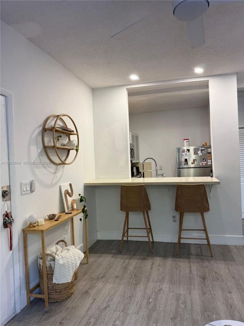 842 Meridian Ave, Unit 3H, Miami Beach, FL 33139 Photo