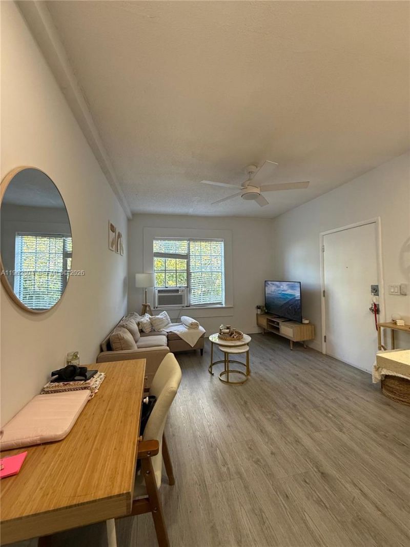 842 Meridian Ave, Unit 3H, Miami Beach, FL 33139 Photo