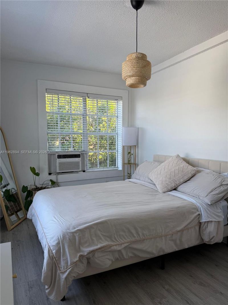 842 Meridian Ave, Unit 3H, Miami Beach, FL 33139 Photo