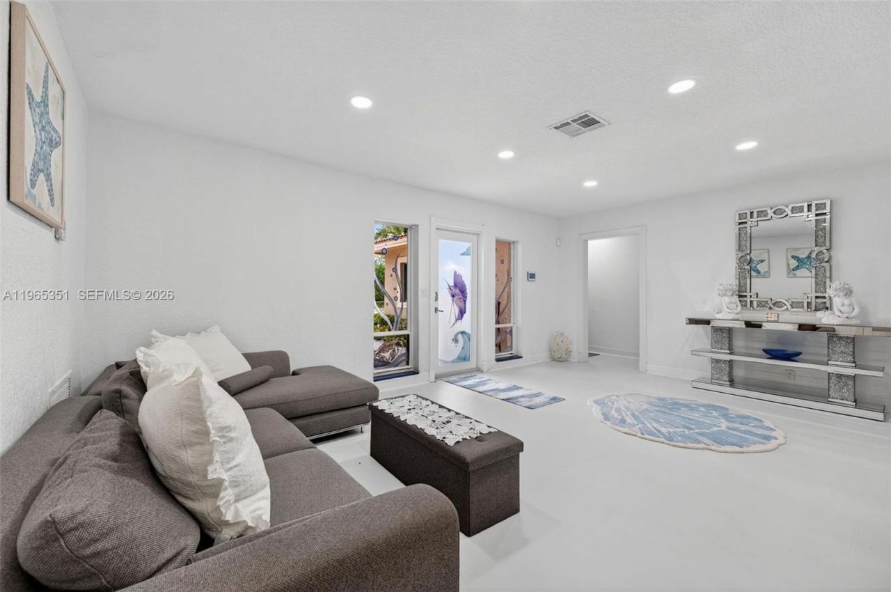 317 S Riverside Dr, Pompano Beach, FL 33062 Photo