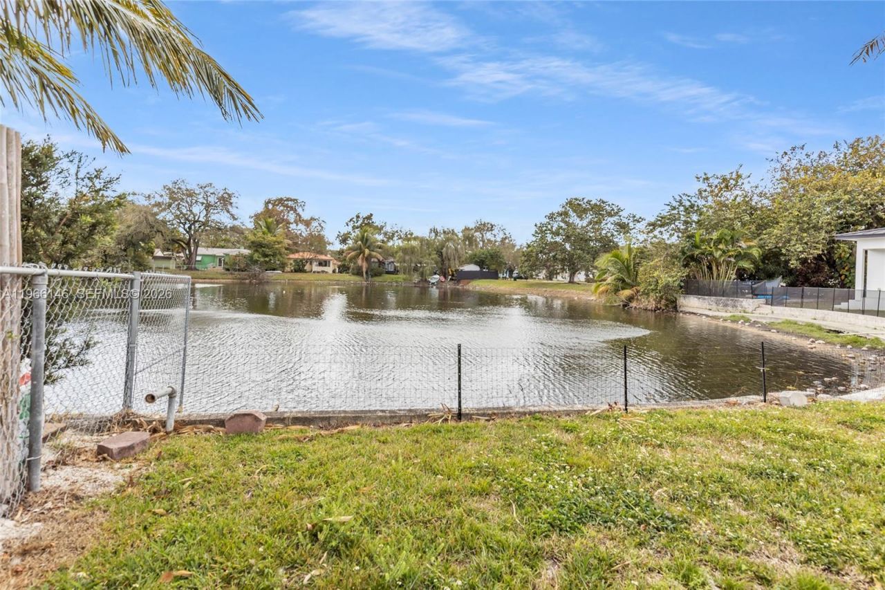 392 Payne Dr, Miami Springs, FL 33166 Photo