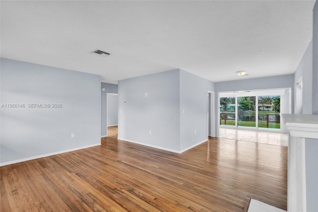 392 Payne Dr, Miami Springs, FL 33166 Photo