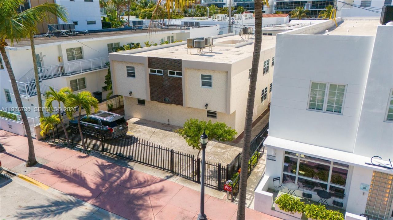 326 Ocean Dr , Unit 4, Miami Beach, FL 33139 Photo