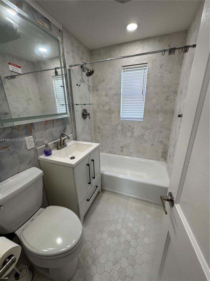 51 Montilla Ave, Unit 51, Coral Gables, FL 33134 Photo