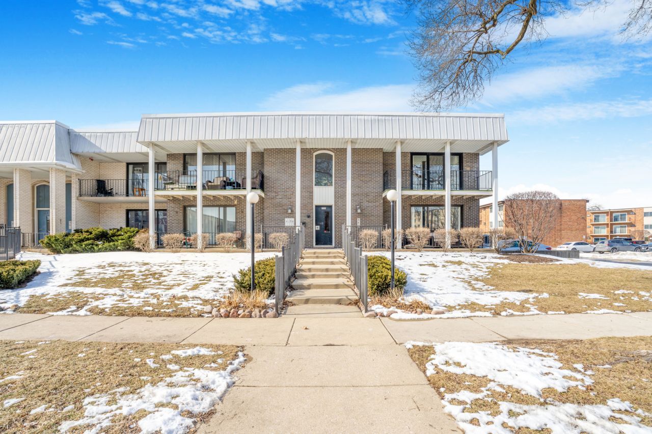 9800 S Karlov Avenue, Unit 1B, Oak Lawn, IL 60453 Main Photo