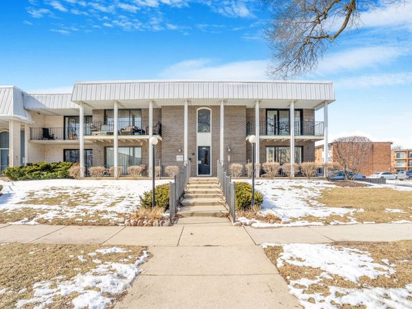9800 S Karlov Avenue, Unit 1B, Oak Lawn, IL 60453