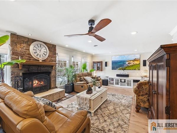 15 New Dover Avenue, Colonia, NJ 07067