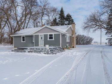 57821 300th Street, Winthrop, MN 55396
